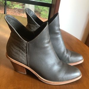 2.5 Ankle Boot - Smoke Grey Python